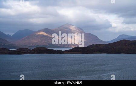 La molla a loch Shieldaig e Eilean Dughaill vicino Ardheslaig, Applecross, Scotland, Regno Unito Foto Stock