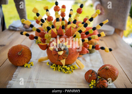 Creative turchia essendo realizzati con le verdure e la frutta Foto Stock