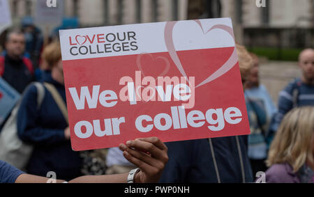 Londra, Regno Unito. Xvii oct, 2018. Istruzione ulteriore finanziamento di protesta nel centro di Londra. Credit Ian Davidson/Alamy Live News Foto Stock