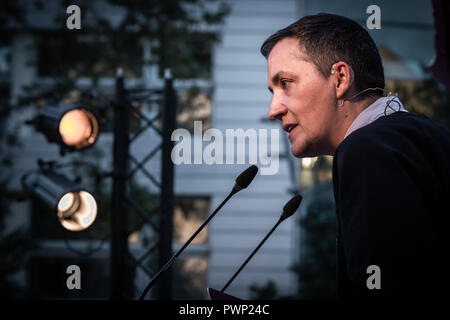 Il filosofo e femminista Paul B. Preciado, nato Beatriz visto durante il suo discorso alla Biennale di Barcellona di pensiero. Organizzata dal Comune di Barcellona, la biennale del pensiero è la presenza di specialisti internazionali di cultura, filosofia e pensato con dibattiti sul significato attuale della città. Foto Stock