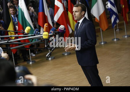 Bruxelles, Belgio. 17 ott 2018 .Il Presidente francese Emmanuel Macron arriva per un incontro con i dirigenti dell'Unione europea. Alexandros Michailidis/Alamy Live News Foto Stock