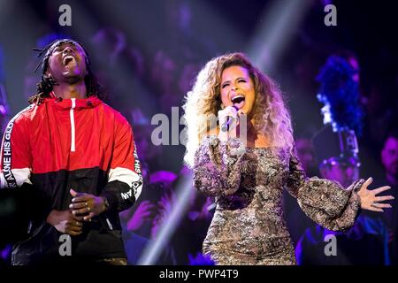 Nashville, Tennessee, Stati Uniti d'America. Xvi oct, 2018. KB e Blanca effettuando al quarantanovesimo GMA Colomba Awards tenutosi a Lipscomb University di Allen Arena di Nashville. Credito: Jason Walle/ZUMA filo/Alamy Live News Foto Stock