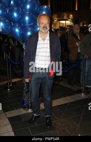 Londra, Regno Unito. Xvii oct, 2018. Graham Norton, azienda - apertura notturna, Gielgud Theatre Shaftesbury Ave, Soho, Londra, UK, 17 ottobre 2018, Foto di Richard Goldschmidt Credito: ricca di oro/Alamy Live News Foto Stock