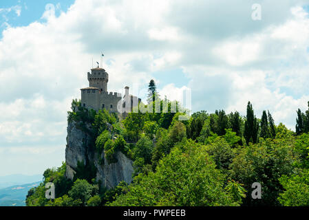 Rocca Guaita sul Monte Titano è la più famosa torre di San Marino, Italia. Foto Stock