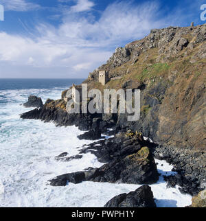 Corone motore case della miniera Botallack, nei pressi di San Giusto, Cornwall, England, Regno Unito, Europa Foto Stock