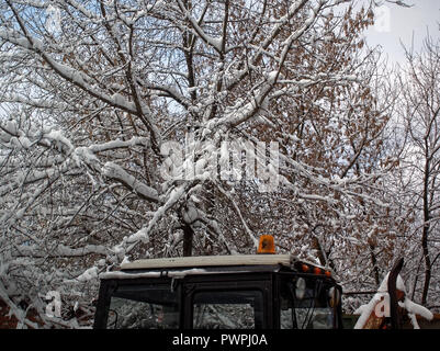 Uno spesso strato di neve tra i fienili, Mosca Foto Stock