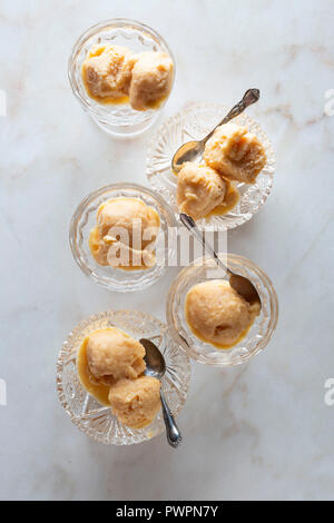 Peach Lassi sorbetto Foto Stock