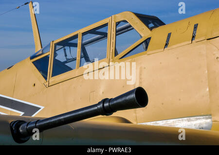 Hispano HA Buchon-1112, Spagnolo costruito Messerschmitt Bf109 Me109 Luftwaffe tedesca da combattimento aereo. Il cannone, pistola. G-AWHE possedute da Spitfire Ltd Foto Stock