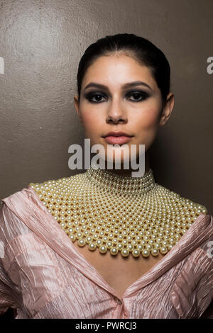 "IZAYLA' Designer Showcase, Los Angeles Fashion Week Powered By arte cuori Backstage di moda all'arte cuori Fashion show - La Settimana della Moda - 10/14/201 Foto Stock