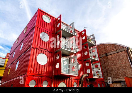 Contenitore City - workspace studios realizzati in contenitori di spedizione in Boa Trinity Wharf, London, Regno Unito Foto Stock