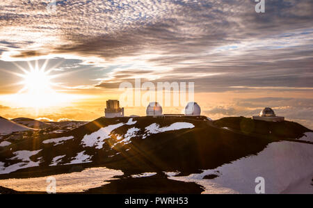 W.M. Osservatorio Keck quasi il tramonto sulla cima di Mauna Kea, Hawaii Foto Stock