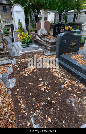Cimitero di Pere Lachaise è il più grande cimitero di Parigi ed è notevole per il luogo del riposo finale per molte celebrità, artisti, scrittori e luminari Foto Stock