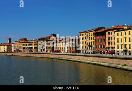 Il fiume Arno e la città di Pisa,Toscana,l'Italia,l'Europa Foto Stock