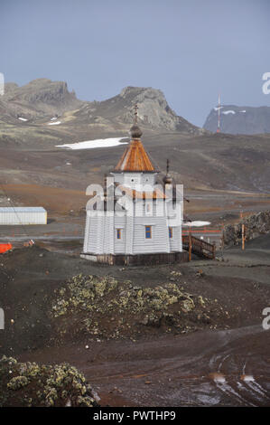 Stazione di progresso, Antartide Gennaio 04, 2017: Panorama e solo aria. Vista dell'oceano, iceberg e stazione polare, la natura e il paesaggio antartico. S Foto Stock