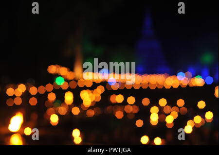 Multicolore bokeh sfocati sullo sfondo delle luci, Foto Stock