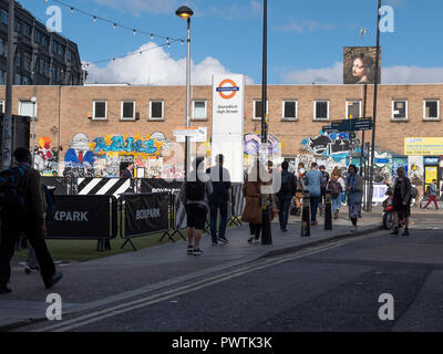 Shoreditch High Street Overground stazione sul vicino Hoxditch and Spitalfields. Foto Stock