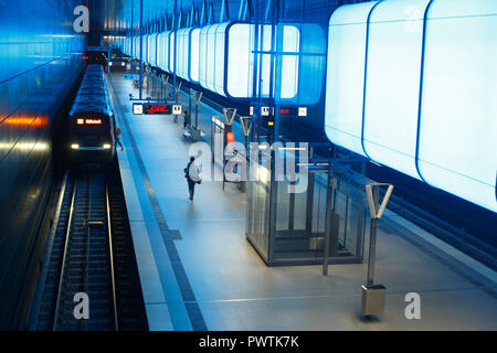 La fermata della metro HafenCity Universität, metropolitana linea U4, Hafencity di Amburgo, Germania Foto Stock