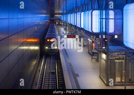 La fermata della metro HafenCity Universität, metropolitana linea U4, Hafencity di Amburgo, Germania Foto Stock