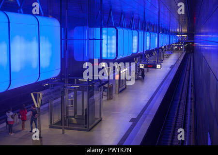 La fermata della metro HafenCity Universität, metropolitana linea U4, Hafencity di Amburgo, Germania Foto Stock