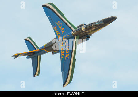 Dassault Dornier Alpha Jet light attack jet e advanced jet trainer piano verniciato per celebrare il cinquantesimo anniversario della Ecole de Chasse, francese Air Force Foto Stock