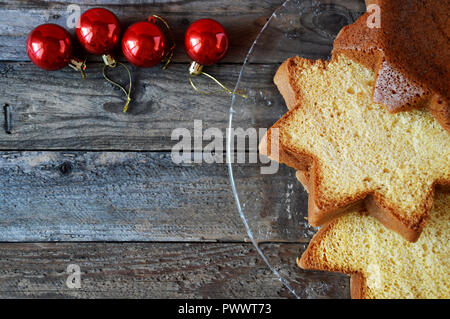 Natale sta arrivando, oggetti di Natale e il Pandoro Foto Stock