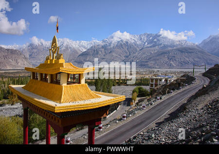 Monastero di Diskit, Buddha Maitreya , India, Ladakh Nubra Valley, il buddismo Foto Stock