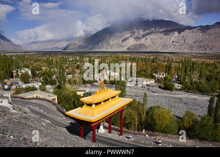 Monastero di Diskit, Buddha Maitreya , India, Ladakh Nubra Valley, il buddismo Foto Stock