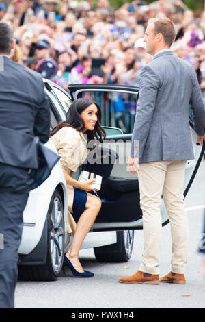 MELBOURNE, Australia - 18 ottobre: il principe Harry, duca di Sussex e Meghan Markle, duchessa di Sussex incontro con i tifosi alla Government House di Melbourne, Austr Foto Stock