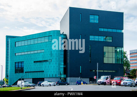 Sheffield, Regno Unito - 29 AGO 2018: Informazioni Commons Edificio Esterno facciata architettonica, di una libreria e di un edificio informatica presso l'Università di Sheffield Foto Stock