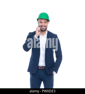 Ingegnere felice in abbigliamento formale e casco chiamando isolato su bianco Foto Stock