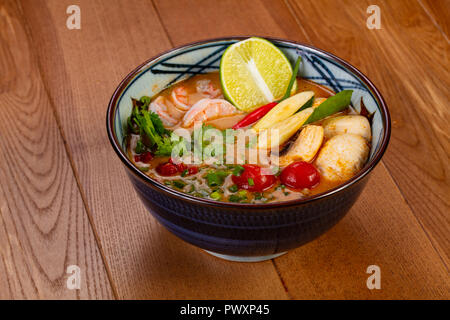 Thai Tom Yam Zuppa di gamberetti Foto Stock