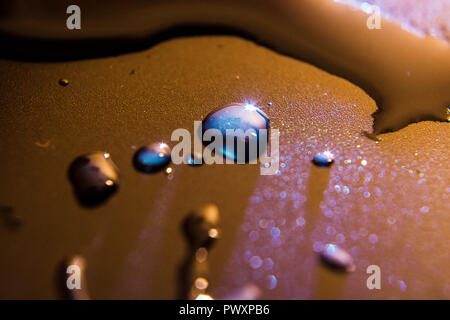 Superficie di macro in cucina, un universo segreto di bolle e di acqua, il magico mondo dell'Invisibile Foto Stock