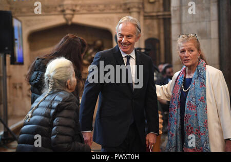 Ex primo ministro Tony Blair che arrivano per il memoriale di servizio alla Cattedrale di Southwark, Londra per l'ex segretario della cultura, la Baronessa Tessa Jowell. Foto Stock