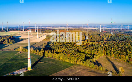 Vista aerea di un parco eolico in Germania Foto Stock