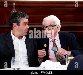 Mark Mason & Barry Cryer La Oldie pranzo letterario 16/10/18 Foto Stock