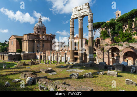 Una vista del Foro Romano a Roma, lazio, Italy Foto Stock