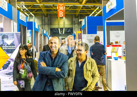 Bologna, Italia. 17 ottobre, 2018. I visitatori visitare la fiera. AMBIENTE LAVORO è la prima fiera italiana dedicata alla sicurezza e alla salute sul luogo di lavoro. GoneWithTheWind/Alamy Live News Foto Stock