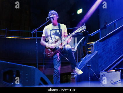 Londra, Regno Unito. 17 ottobre, 2018. Noi indie rock band di Stephen Malkmus e i Jicks in concerto presso la Royal Albert Hall di Manchester, UK. Malkmus è un ex membro della celebre band alternative rock marciapiede, ma ora ha eseguito con la sua nuova band i Jicks per diversi anni. Credito: John Bentley/Alamy Live News Foto Stock