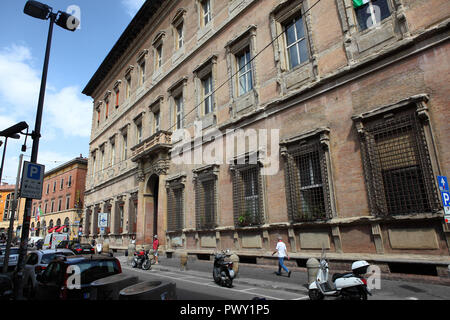 02.06.2018, l'Italia, Bologna: Vista di Via delle Belle Arti nel centro di Bologna. A destra è il Palazzo Bentivoglio. Foto: Daniel Gammert / dpa-Zentralbild / zb | Utilizzo di tutto il mondo Foto Stock