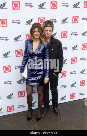 Londra, Regno Unito. 17 Ott 2018. Il Round House Chalk Farm Sara Macdonald e Noel Gallagher arrivano al Q Awards 2018 in associazione con radio assoluta persone in foto: Sara Macdonald e Noel Gallagher Credit: Dean Fardell/Alamy Live News Foto Stock