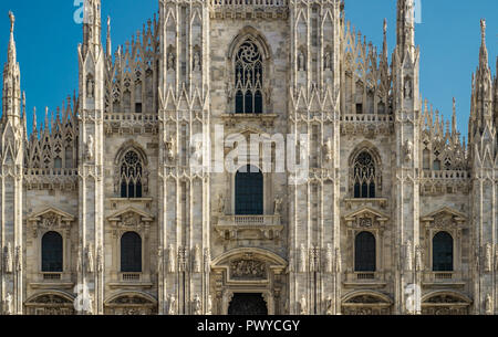 Particolare della facciata del Duomo di Milano. Mialn, Lombardia, Italia. Foto Stock