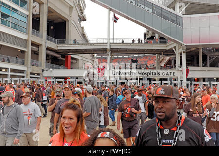 Cleveland Browns ventole uscita FirstEnergy Stadium di Cleveland, Ohio, Stati Uniti d'America dopo una vittoria contro i Baltimore Ravens su Ottobre 7, 2018. Foto Stock