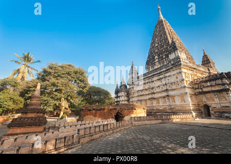 Dettaglio delle statue di Buddha a Mahabodi tempio di Bagan, Myanmar Foto Stock