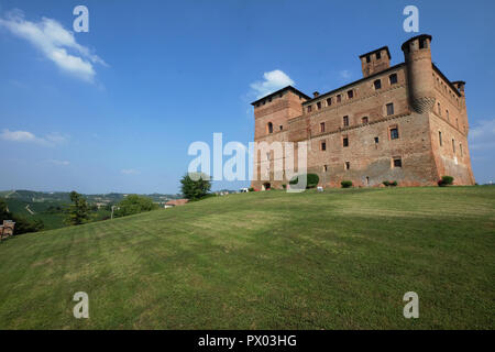 Il castello di Grinzane Cavour.Langhe-Roero e Monferrato nella lista del Patrimonio Mondiale dell'UNESCO.,Piemonte, Italia Foto Stock