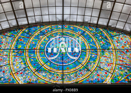 Tesla radio art nouveau vetro macchiato annuncio nella Pasáž Světozor,, Vodičkova, Praga, Repubblica Ceca. Foto Stock