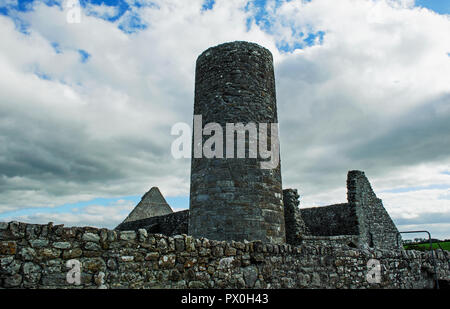 Drumlane abbazia e torre rotonda, Milltown, Co, Cavan, Irlanda Foto Stock