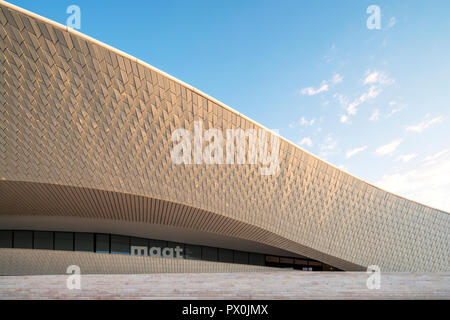 Vista esterna del MAAT - Museo di Arte, Architettura e Tecnologia, Lisbona, Portogallo. Foto Stock