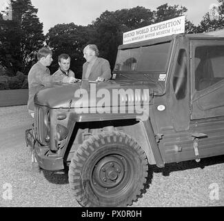 Austin Champ in tutto il mondo spedizione spnsored da Montagu Motor Museum. Signore Montagu vede off James Mathieson e Barry Hale 5 Ottobre 1968.C2942b Foto Stock