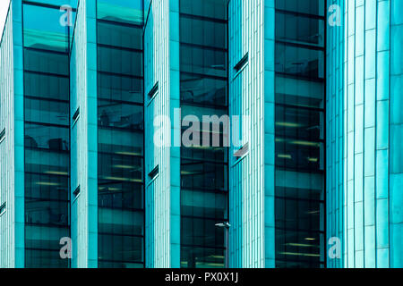 Sheffield, Regno Unito - 29 AGO 2018: Informazioni Commons Edificio Esterno facciata architettonica, di una libreria e di un edificio informatica presso l'Università di Sheffield Foto Stock