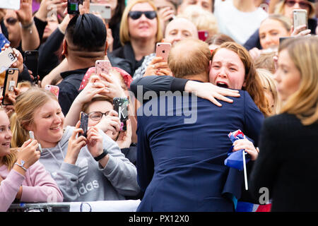 MELBOURNE, Australia - 18 ottobre: il principe Harry, duca di Sussex e Meghan Markle, duchessa di Sussex incontro con i tifosi alla Government House di Melbourne, Austr Foto Stock